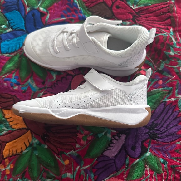 Nike Kids White and Tan Sneakers - Picture 1 of 7